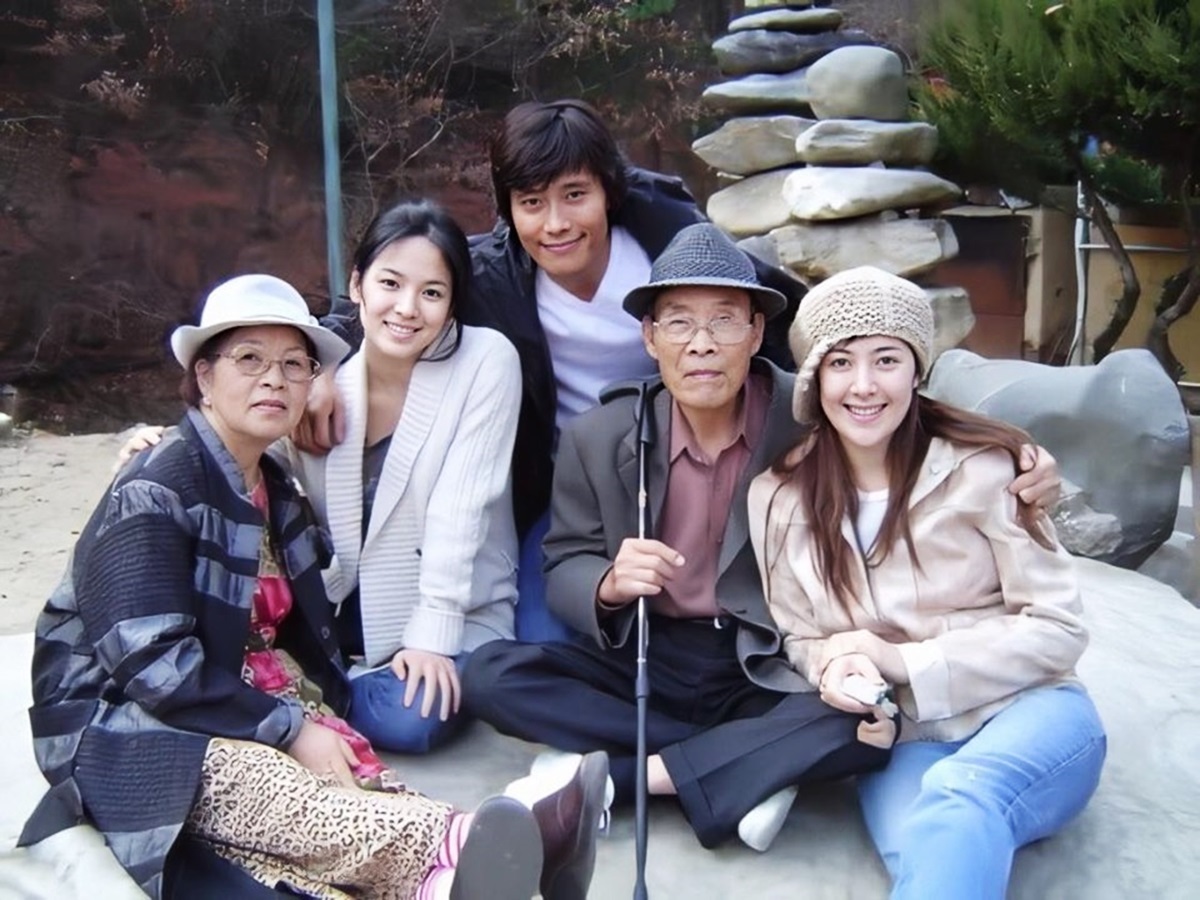 Song Hye Kyo ra mắt gia đình nhà Lee Byung Hun và mơ về một đám cưới với nam tài tử.