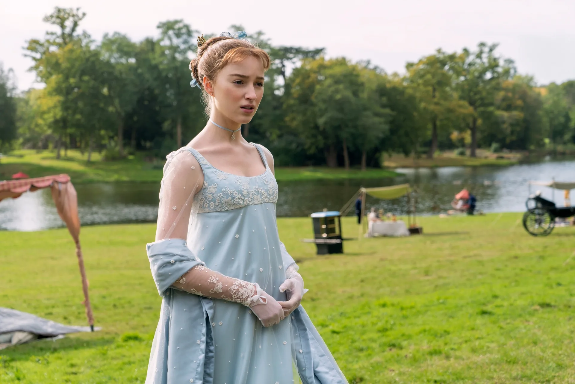 Vẻ đẹp của nữ diễn viên Phoebe Dynevor.