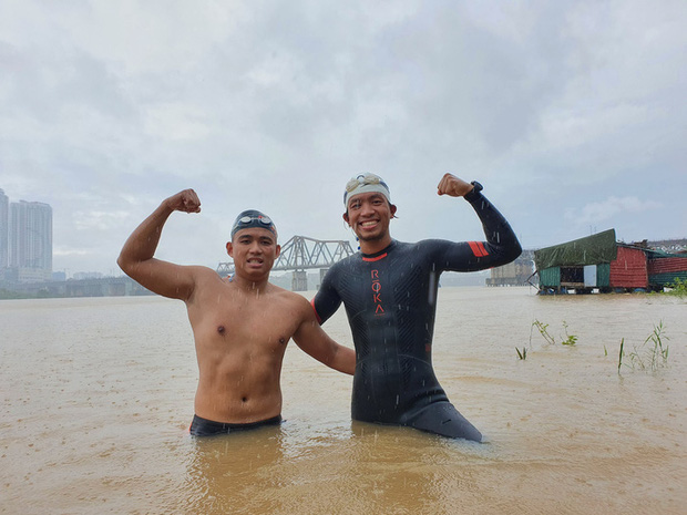 Chân dung hai 'kình ngư' chinh phục thành công thử thách bơi 200 km từ Hà Nội đến Thái Bình. Minh Quang (trái) và Ngọc Khánh (phải).