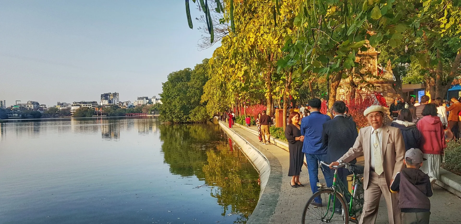 Hồ Gươm chiều 30 Tết