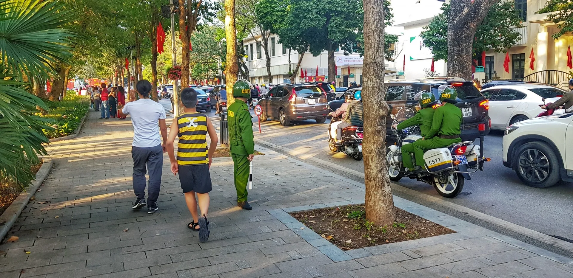 Hồ Gươm chiều 30 Tết