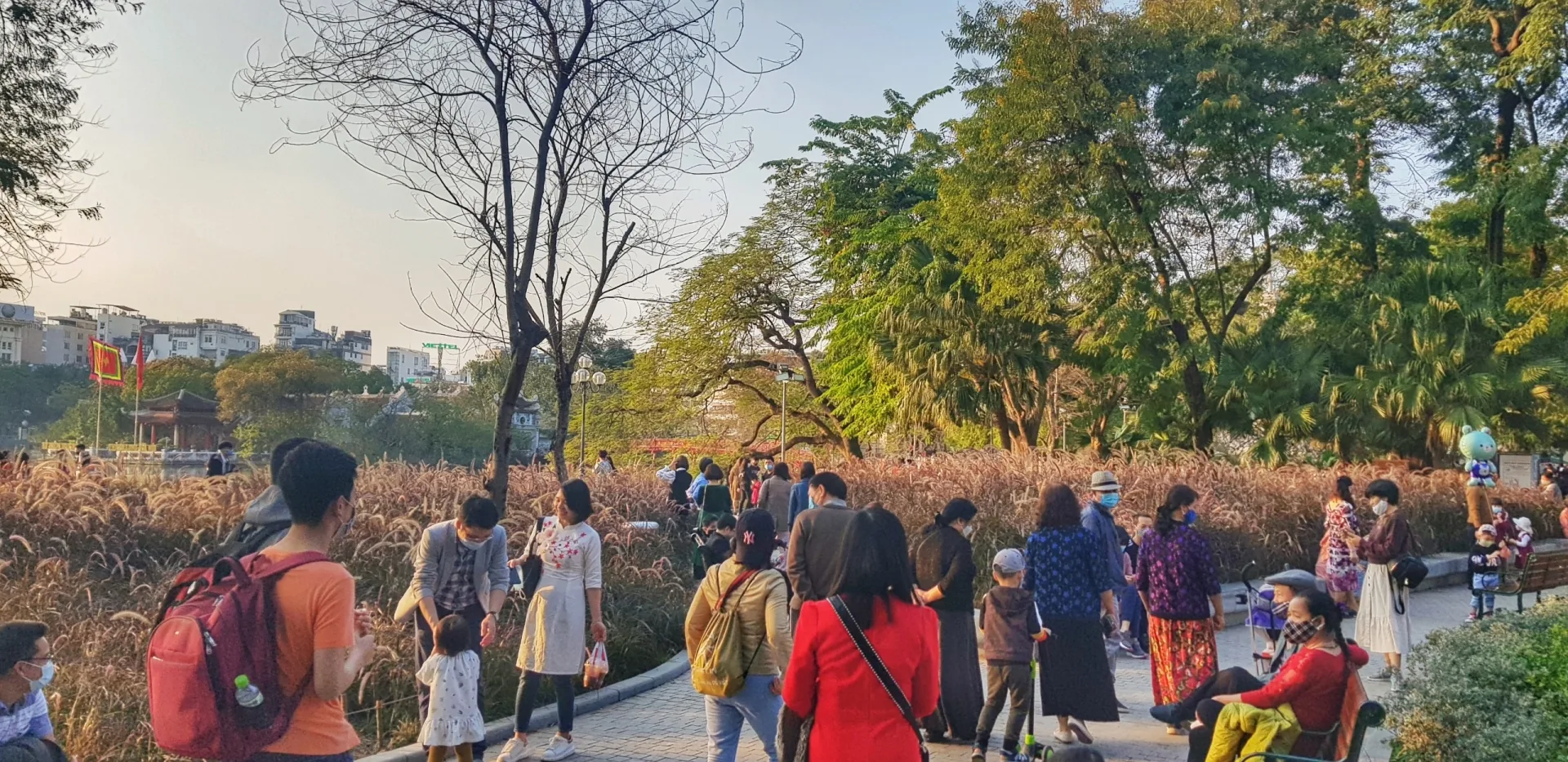 Hồ Gươm chiều 30 Tết