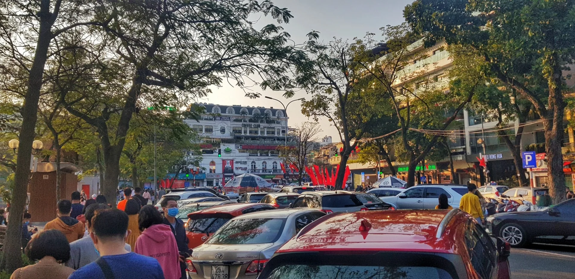 Hồ Gươm chiều 30 Tết