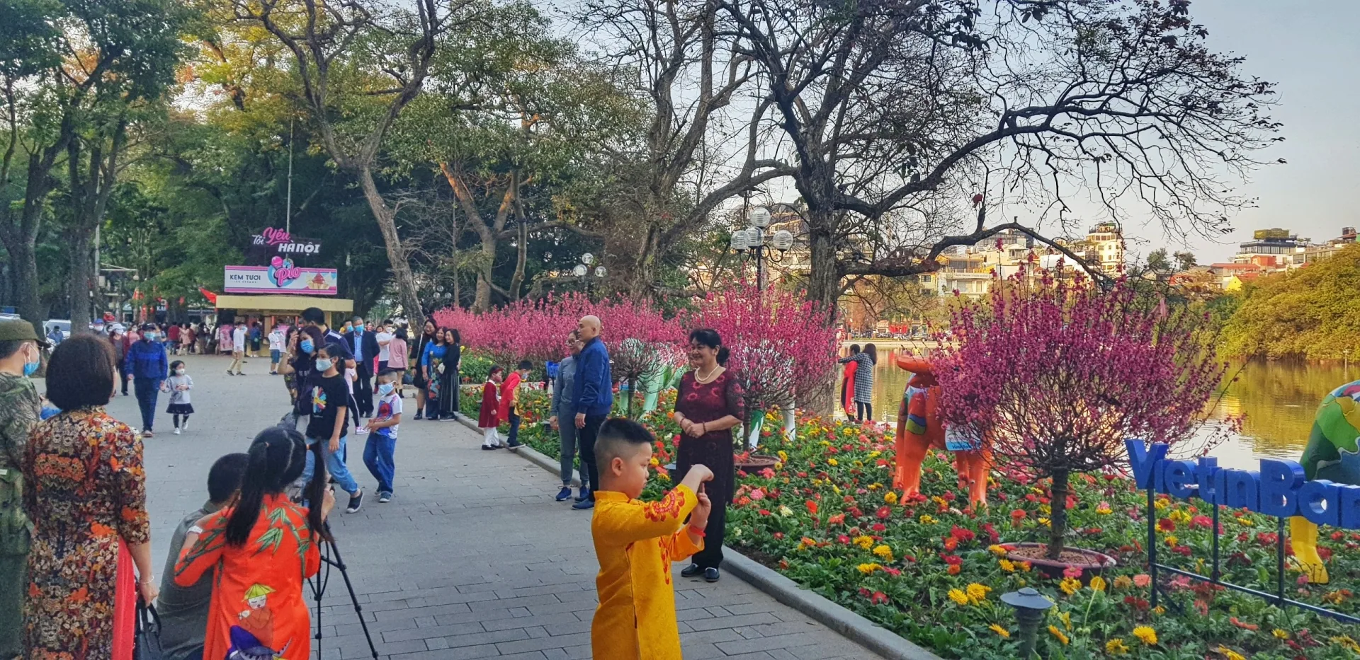 Hồ Gươm chiều 30 Tết