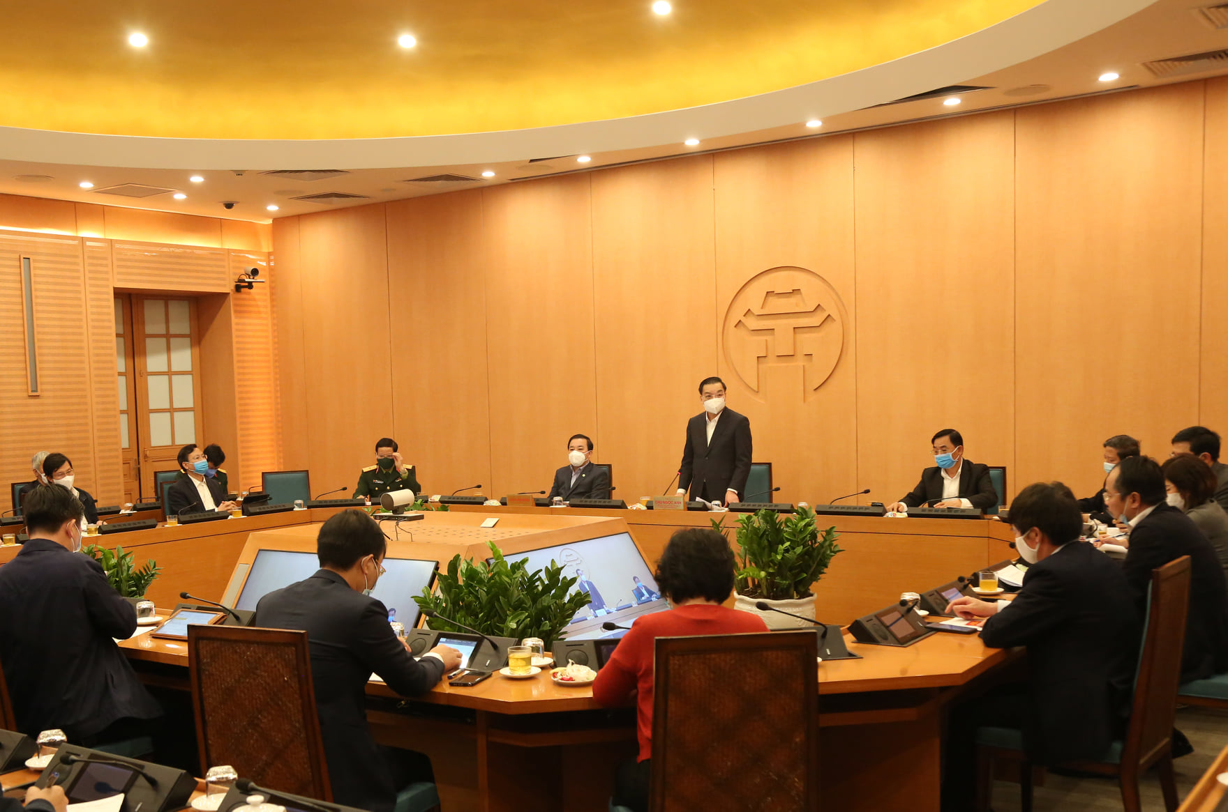 Buổi họp khẩn cấp chiều 15/2 của UBND Thành phố Hà Nội.