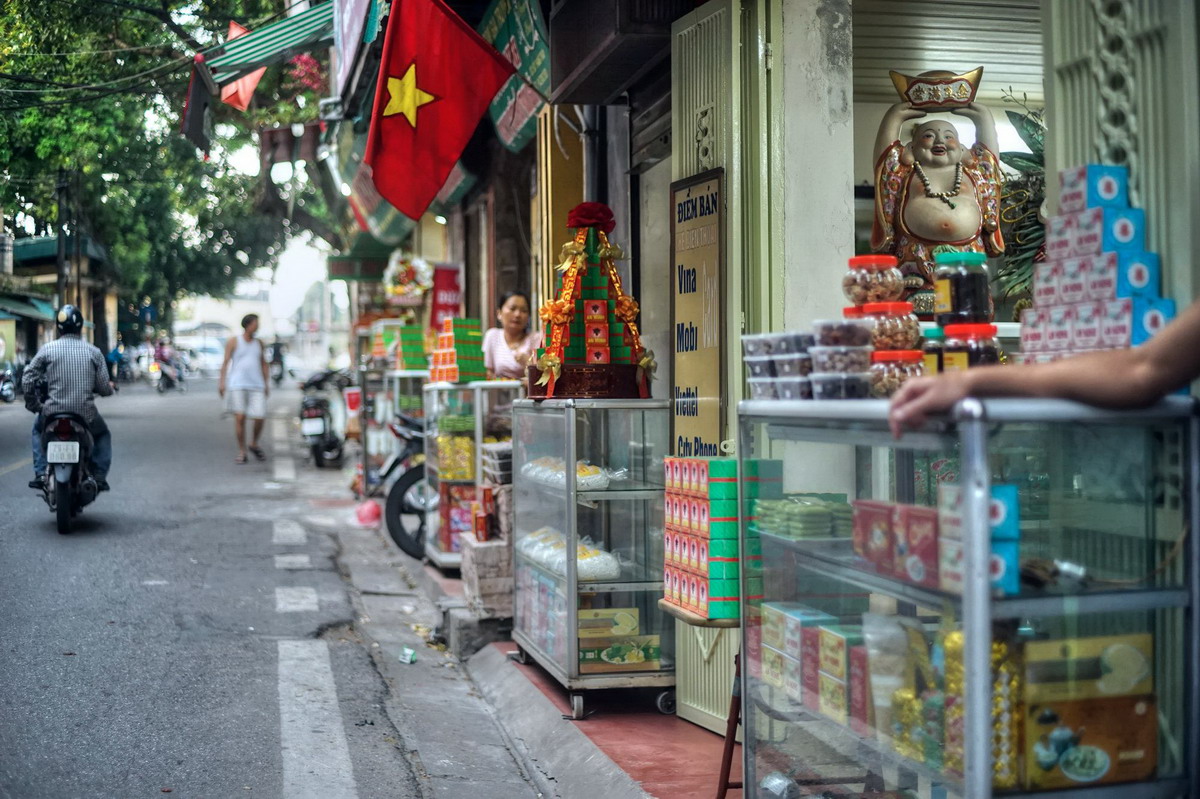 Tại Hà Nội thì phố Hàng Than là con phố nổi tiếng về món bánh này.