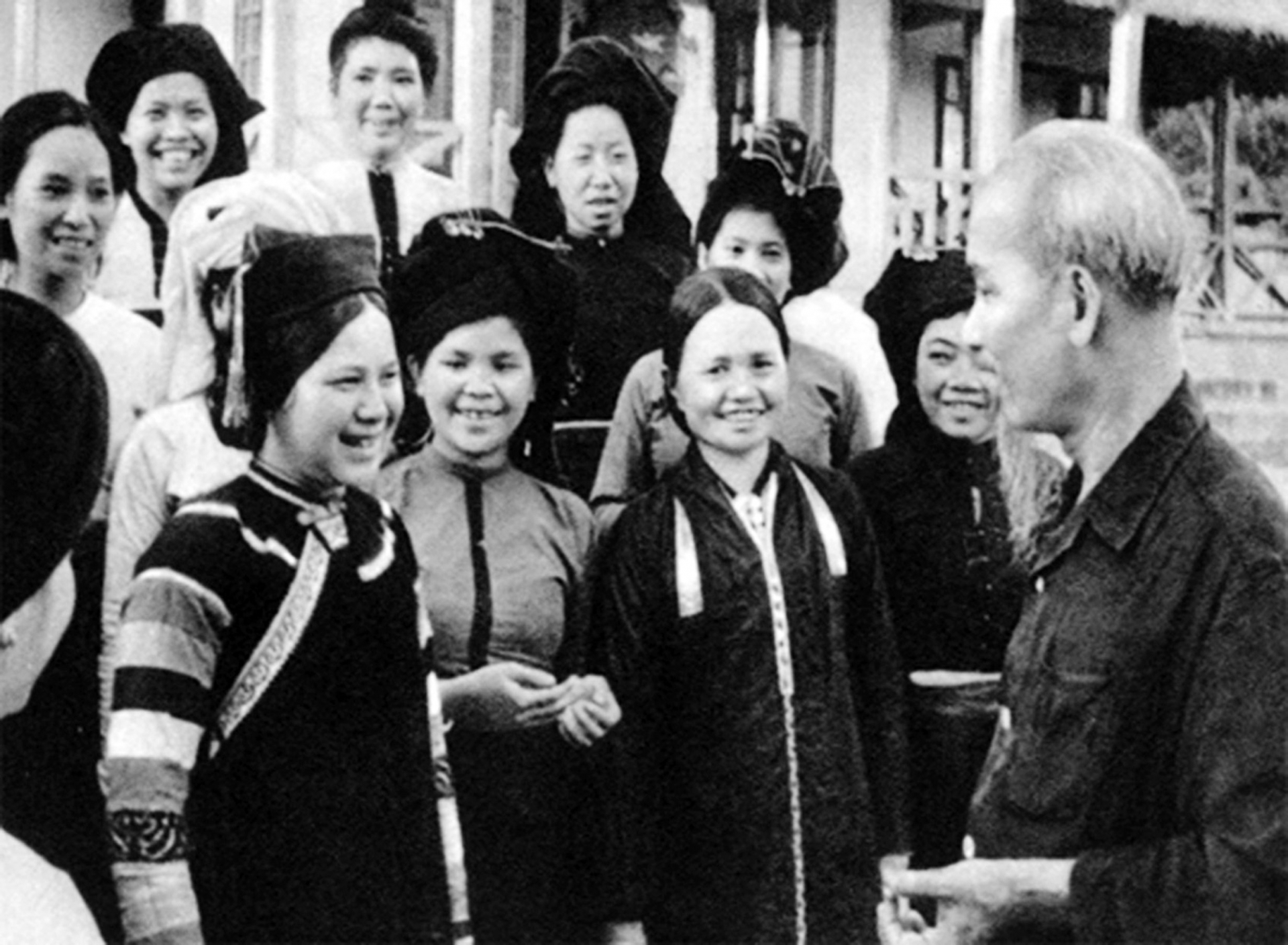 Ngày phụ nữ Việt Nam 20/10 gắn liền với lịch sử đấu tranh của dân tộc.