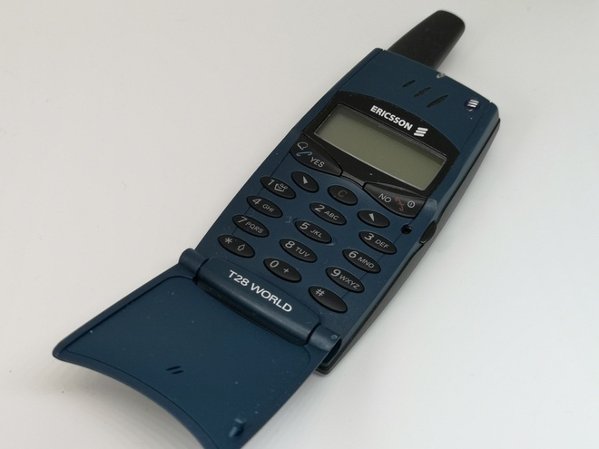 Ericsson T28 của Motorola.