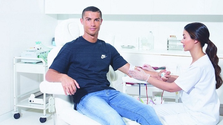 Danh thủ C.Ronaldo là người rất chăm chỉ đi hiến máu nhân đạo.