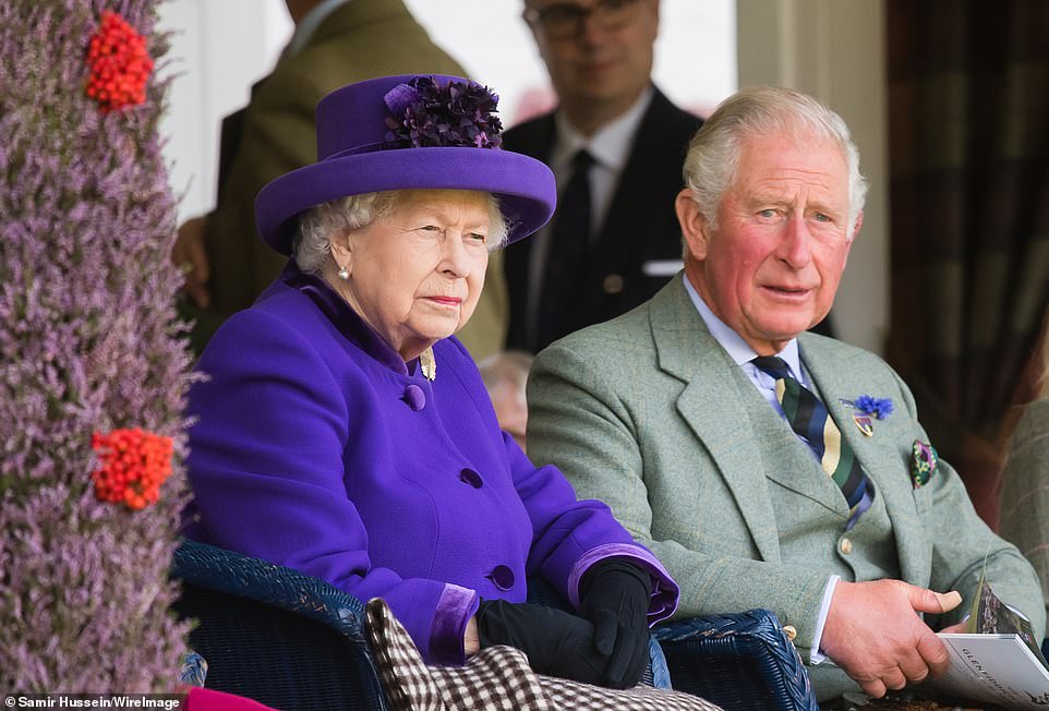 Nữ hoàng Elizabeth và Thái tử Charles ủng hộ Hoàng tử William khi đưa ra những phản biện trong vụ việc Harry.