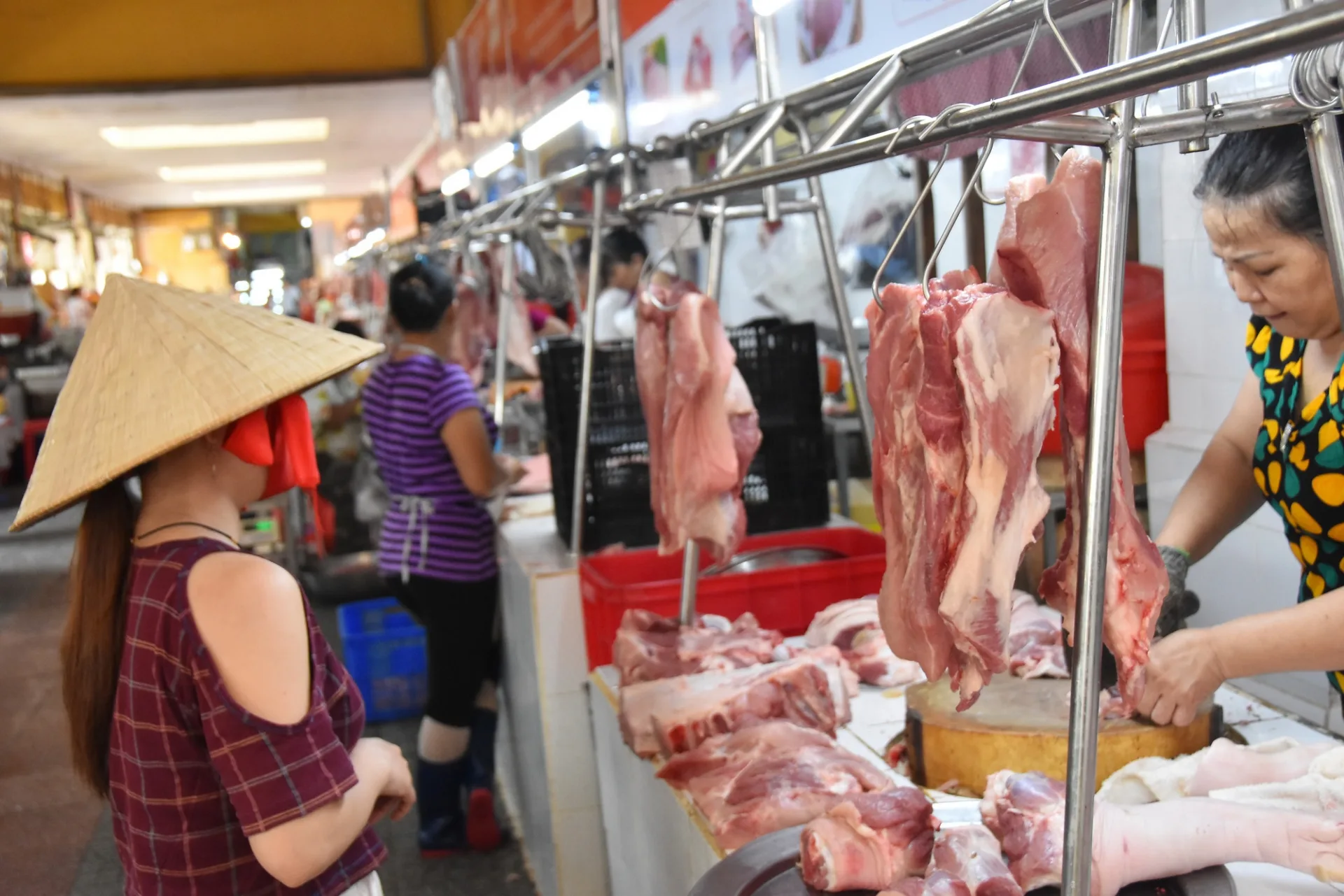 Giá thịt lợn hơi hôm nay 16/3: Tăng giảm trái chiều tại nhiều khu vực - Ảnh 1