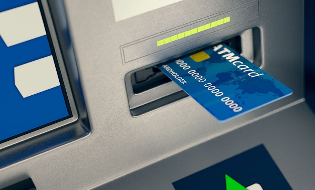 Thẻ ATM gắn chip tăng cường bảo mật song khách hàng vẫn còn khá thờ ơ.