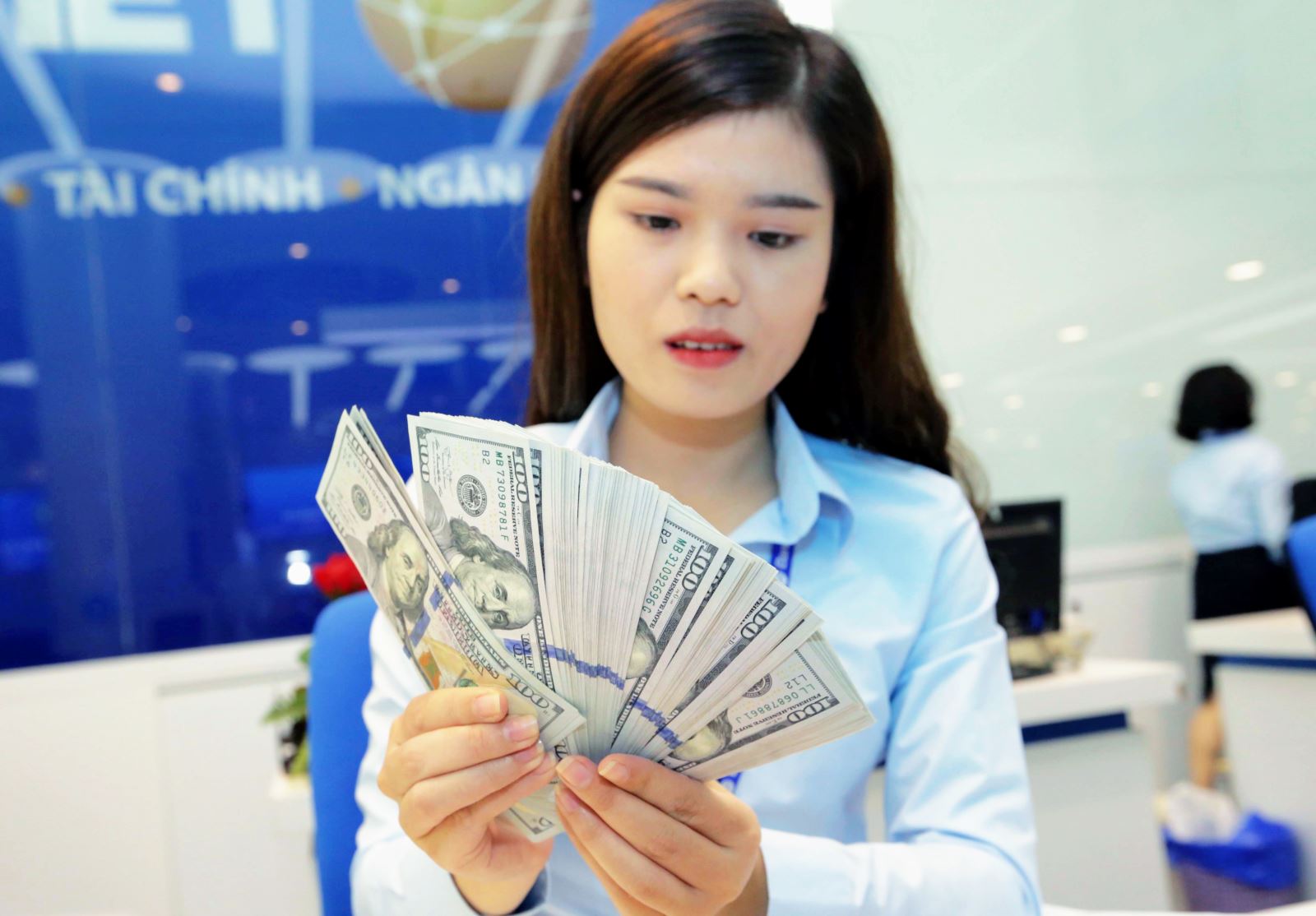 Tỷ giá USD hôm nay 30/3: Giảm giá sau nhiều phiên chững lại - Ảnh 1