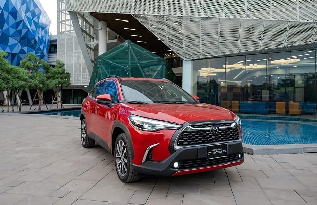 Bạn sẽ tiết kiệm được bao nhiêu tiền xăng khi sử dụng xe hybrid thay thế xe ô tô thông thường?
