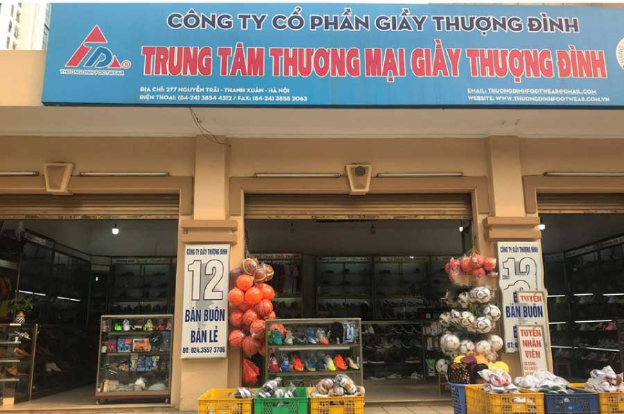 Cửa hàng kinh doanh mặt hàng giày Thượng Đình ở Thanh Xuân.