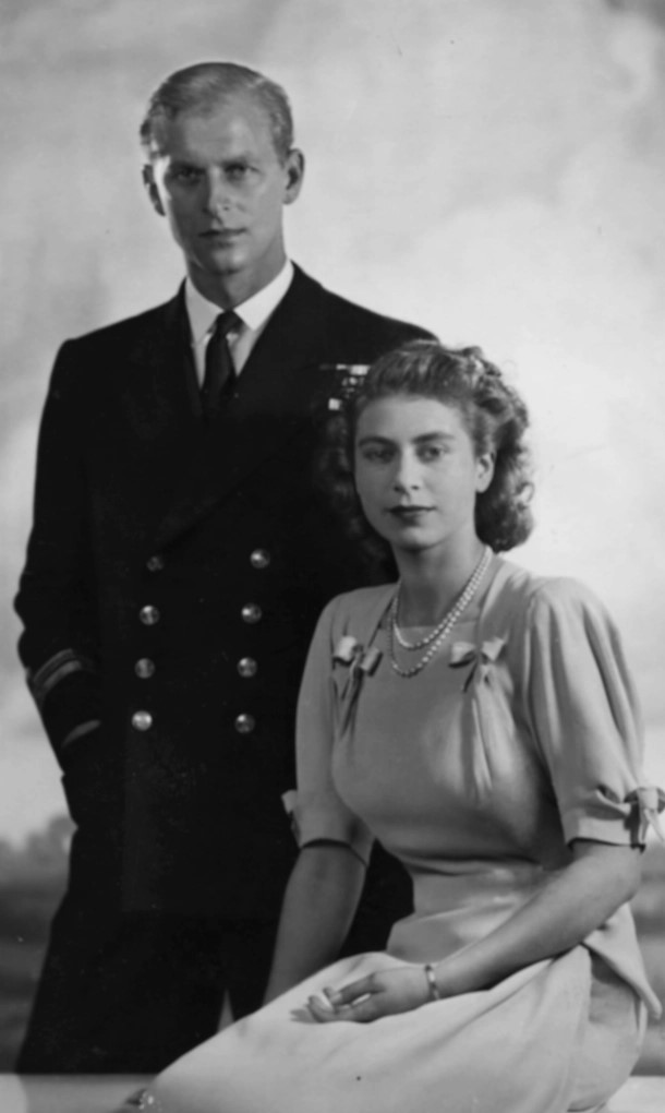 Cuộc đời của Hoàng thân Philip qua ảnh: Từ người lính thủy quân lục chiến đến người chồng, người cha mẫu mực suốt 73 năm - Ảnh 4