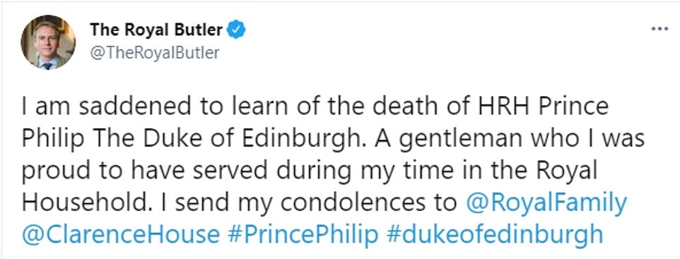 Ngày buồn của vương quốc Anh:  Cờ rủ và ngập tràn hoa tưởng niệm, nước mắt đã rơi trên khắp đất nước trong ngày Hoàng thân Philip qua đời - Ảnh 11
