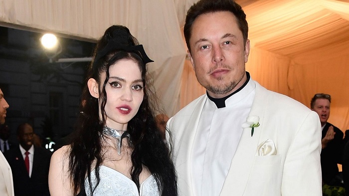Bạn gái tỷ phú Elon Musk xăm kín lưng với hình xăm "ngoài hành tinh"