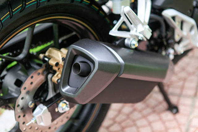 Honda lên tiếng nhận trách nhiệm về ống pô Honda Winner X "xả" vào mặt người đi sau, nhưng chưa biết bao giờ mới sửa lỗi