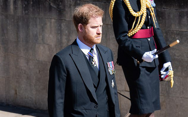  Harry đã viết thư gửi Thái tử Charles trước lễ tang Hoàng thân Philip