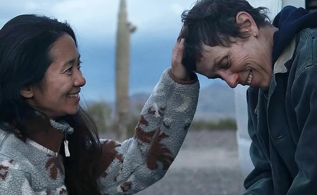 Zhao và McDormand - nữ diễn viên từng 2 lần đoạt Giải Oscar.