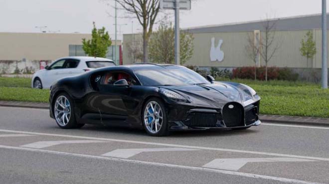 Hình ảnh thực tế trên đường của Bugatti La Voiture Noire: Siêu xe đắt nhất lịch sử.