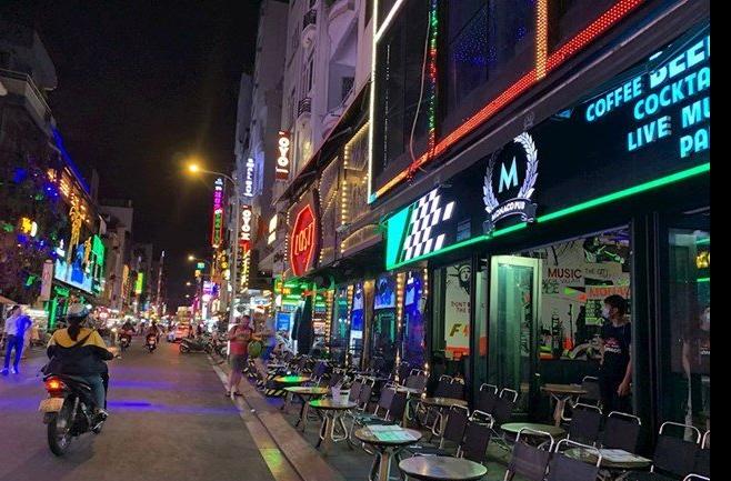 Bộ Y tế đề nghị đóng cửa quán bar, karaoke trên cả nước phòng dịch Covid-19 - Ảnh 1