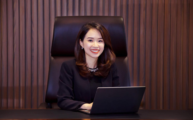 Chân dung Trần Thị Thu Hằng, nữ chủ tịch ngân hàng trẻ nhất Việt Nam.
