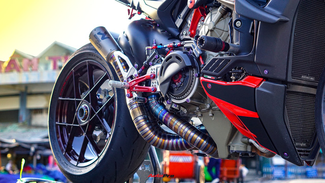 Bản độ Ducati Streetfighter V4 hoành tráng tiêu tốn tới cả tỷ đồng để 'lên đồ chơi' - Ảnh 5