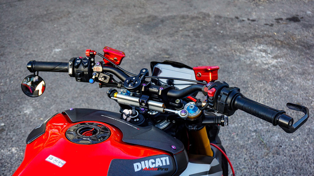 Bản độ Ducati Streetfighter V4 hoành tráng tiêu tốn tới cả tỷ đồng để 'lên đồ chơi' - Ảnh 7