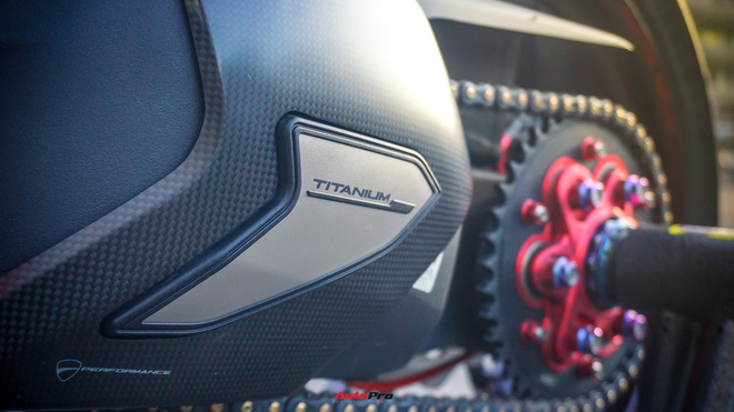 Bản độ Ducati Streetfighter V4 hoành tráng tiêu tốn tới cả tỷ đồng để 'lên đồ chơi' - Ảnh 6