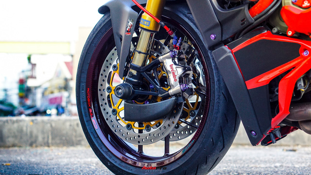 Bản độ Ducati Streetfighter V4 hoành tráng tiêu tốn tới cả tỷ đồng để 'lên đồ chơi' - Ảnh 8