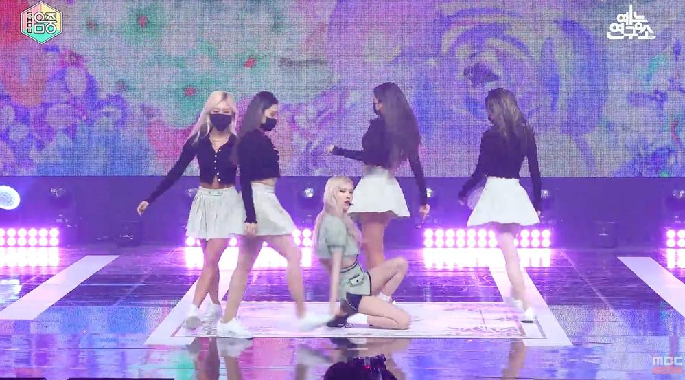 Khoảnh khắc Rosé (BLACKPINK) trượt ngã khi diễn "On The Ground" được fan đăng tải lại: Vẫn phải trầm trồ vì phản ứng cực kỳ chuyên nghiệp