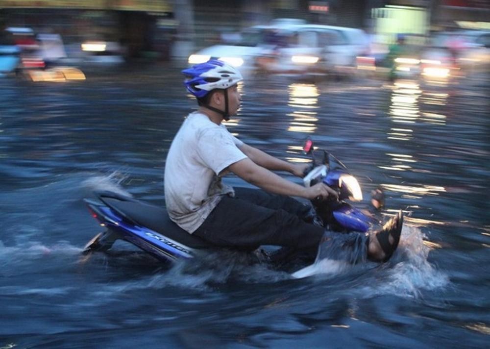 Vì sao vào mùa mưa là xe máy dễ gặp trục trặc, hư hỏng?
