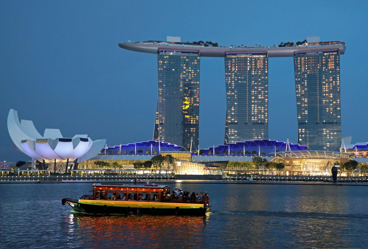 Singapore là trung tâm tài chính - kinh tế của khu vực.