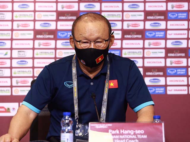 HLV Park Hang Seo trong buổi họp báo trước trận đấu với Indonesia.