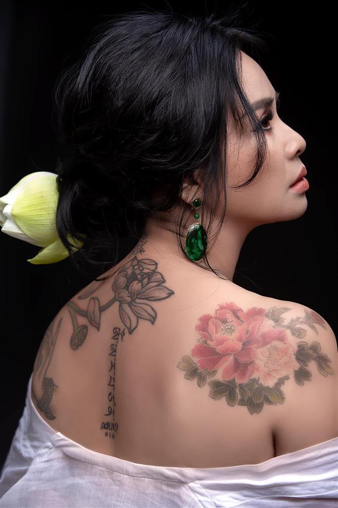 Diva Thanh Lam 'hồi xuân' khoe hình xăm lớn trên lưng, khẳng định đang vô cùng hạnh phúc trong tình yêu - Ảnh 2