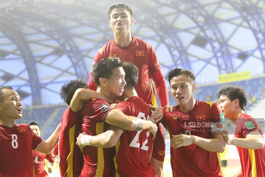 Hiệp 2 Việt Nam - Malaysia: Hai quả phạt đền chia đều và ngôi đầu bảng vẫn thuộc về Việt Nam