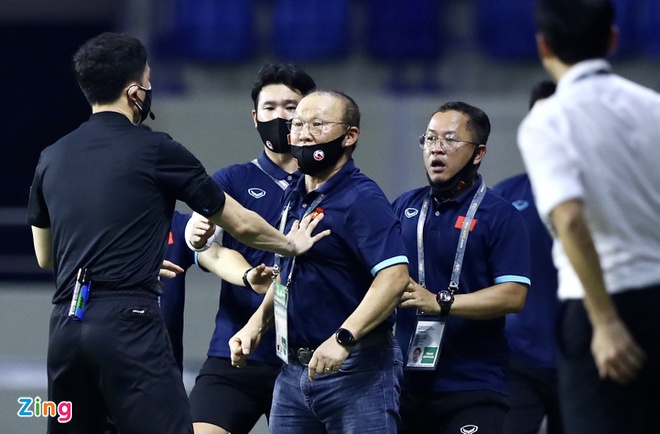 Thiếu vắng sự chỉ đạo trực tiếp của HLV Park Hang Seo ở trận gặp UAE sẽ là bài toán khó cho Việt Nam.