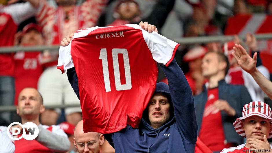 Hé lộ câu nói xúc động của Eriksen khi hồi tỉnh gửi cho đồng đội, huyền thoại Peter Schmeichel bức xúc với UEFA