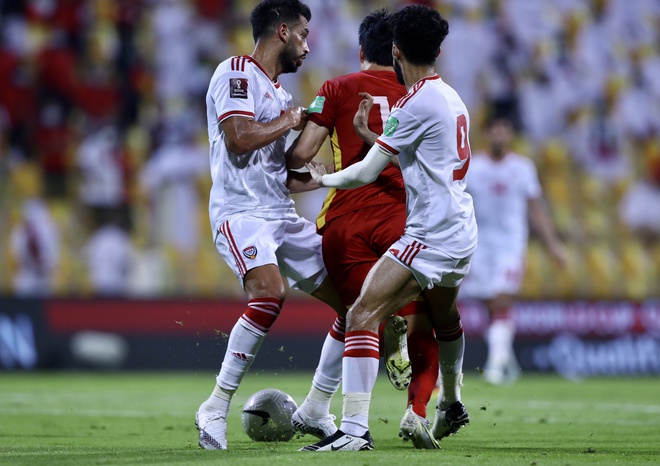 Kết quả trận đấu Việt Nam 2 - 3 UAE: Người thắng cũng vui mà kẻ thua cũng 'sướng', đội tuyển Việt Nam chính thức đoạt vé vào vòng loại thứ 3 - Ảnh 2