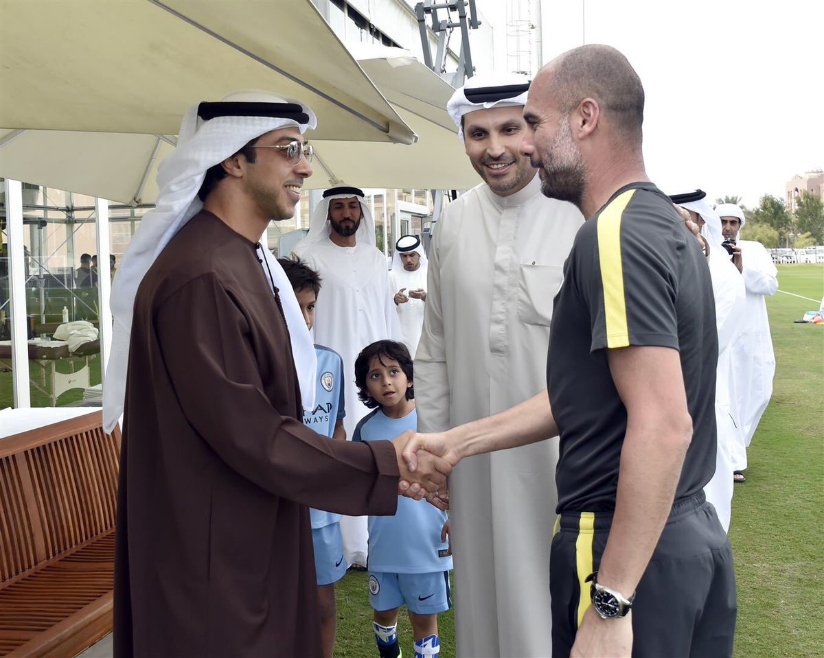Sheikh Mansour - hoàng tử UAE giàu 'nứt đố đổ vách' và niềm đam mê đầu tư vào bóng đá - Ảnh 6