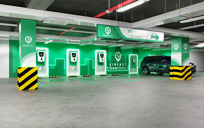VinFast "ưu ái"  cung cấp bộ sạc tại nhà cho khách hàng mua xe ô tô điện VF e34