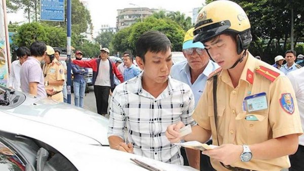 Những lỗi thường gặp và mức phạt mới nhất năm 2021 đối với người tham gia giao thông bằng ô tô
