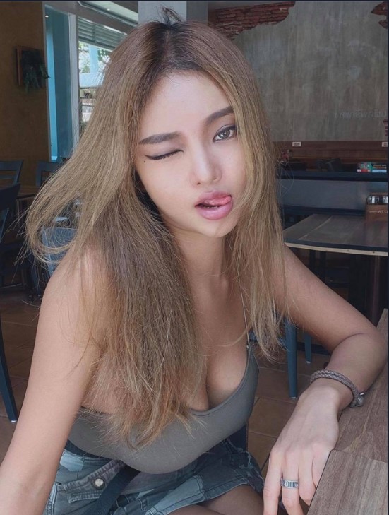 Hotgirl Hàn Quốc xin đi nhờ xe như 'chị em thất lạc' với Kaity Nguyễn  - Ảnh 7