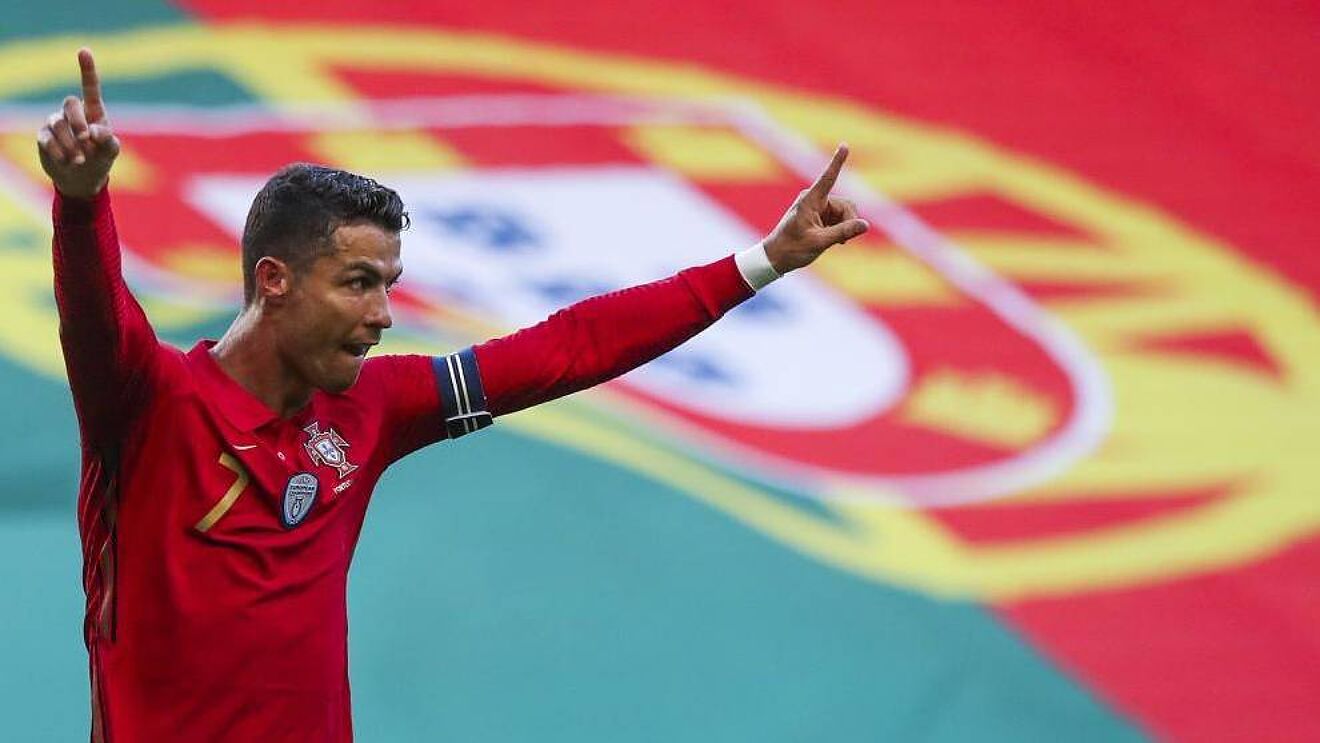 Ronaldo san bằng kỷ lục ghi bàn cho đội tuyển quốc gia của tuyển thủ Iran - Daei.