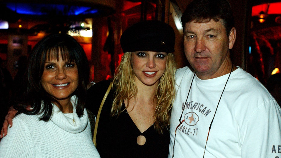 Bố mẹ của Britney Spears - cả 2 đều không khác gì nhau, luôn muốn kiểm soát con gái.