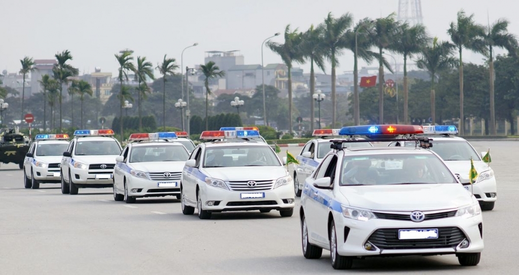 Không nhường đường hoặc cản trở xe ưu tiên sẽ bị tước bằng lái 4 tháng