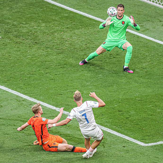 Kết quả EURO 2020: Hà Lan 0-2 Czech, thẻ đỏ ngớ ngẩn và điểm kết đáng tiếc cho 'Cơn lốc màu da cam' - Ảnh 2