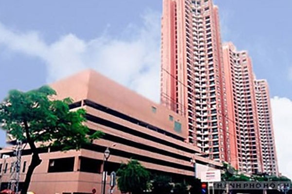 Thuận Kiều Plaza thời mới được hoàn thành năm 1999 - biểu tượng của sự phồn vinh của Sài Gòn một thời.